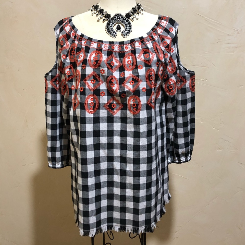 Embroidered Multiples cold shoulder NWOT